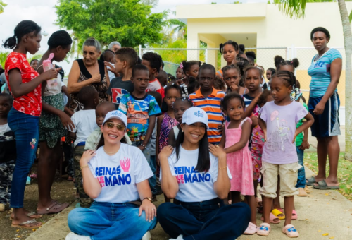 Reinas de Todo impacta a más de 300 niños en su segunda jornada de entrega de útiles escolares en San Pedro de Macorís