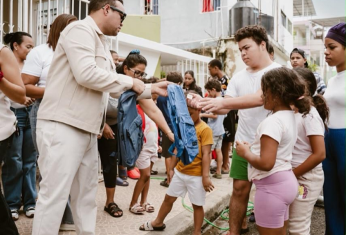 Jóvenes unen esfuerzos para apoyar a estudiantes de comunidades de La Vega