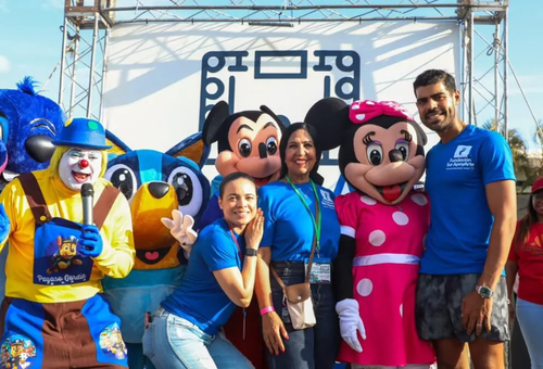 Fundación Sur Apoyarte entrega 800 mochilas y útiles escolares a niños de Baní y Peravia