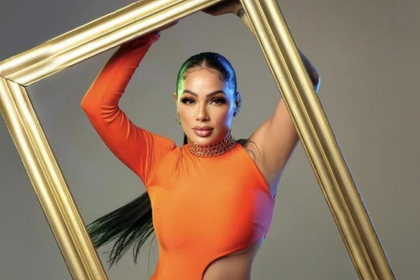 Katherine Páez deja atrás “La Real Pomposa” y vuelve a sus raíces