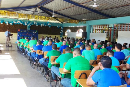 Más de 9,000 privados de libertad inician el año escolar en cárceles dominicanas