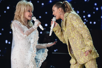 “Tengo un ángel a mi lado”: Miley Cyrus despide a Dolly Parton