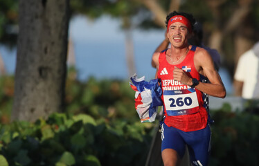 ¡Oro para República Dominicana! Álvaro Abreu conquista la media maratón