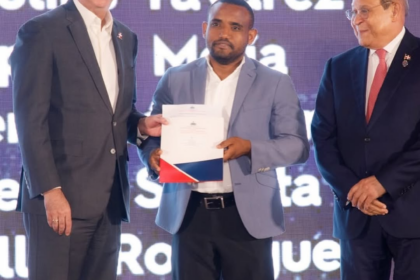 Luis Abinader impulsa formación académica con becas internacionales