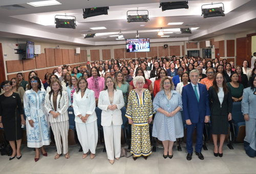 Más de 300 lideresas rurales reciben herramientas para futuras candidaturas electorales