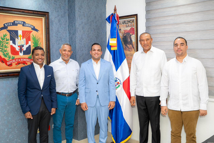 Elmerk Jonas se reúne con senadores y anuncia preparación del primer Foro Legislativo Plus