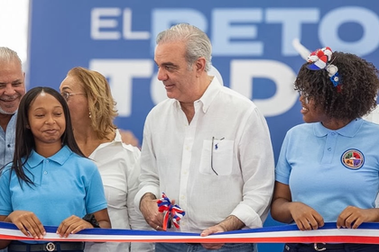 Abinader inaugura techado de centro educativo en Cambita Garabitos con inversión de RD$26.6 millones