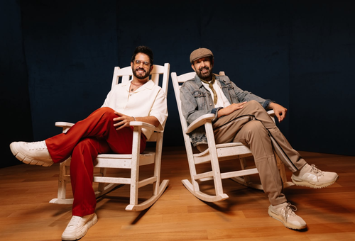 Juan Luis Guerra y Manny Cruz celebran el merengue con “Nieve en Verano”
