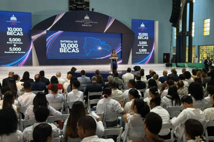 MESCYT ANUNCIA 10,000 BECAS NACIONALES PARA JÓVENES CON ALTO RENDIMIENTO ACADÉMICO