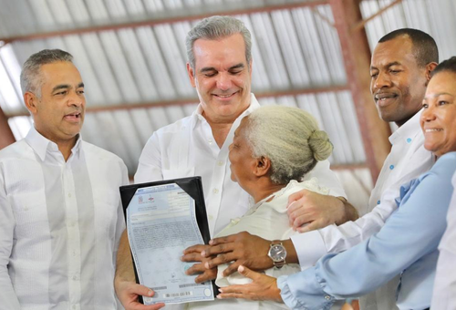 Gobierno de Abinader supera los 170,000 títulos de propiedad entregados a familias en todo el país