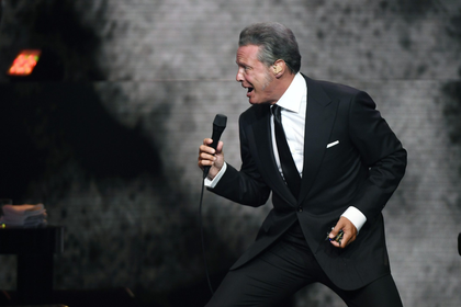 LUIS MIGUEL ANUNCIA OFICIALMENTE SU TOUR 2027 Y CONFIRMA SU REGRESO A LOS ESCENARIOS