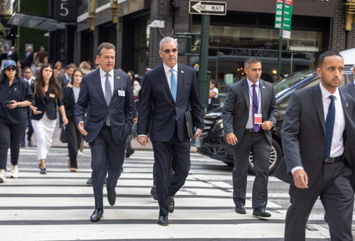 ABINADER CAMINA POR LAS CALLES DE NUEVA YORK RUMBO A LA ASAMBLEA GENERAL DE LA ONU