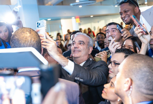 ABINADER ANUNCIA 300 BECAS PARA JÓVENES DOMINICANOS EN NUEVA YORK