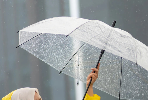 Ambiente cálido y lluvias puntuales marcarán el tiempo este lunes