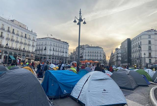 Manifestantes mantienen acampada en Madrid y exigen medidas ante el alza de los alquileres