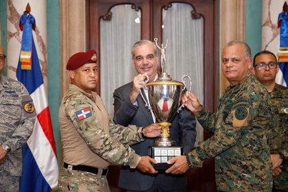 Abinader anuncia ascensos para militares dominicanos campeones de Fuerza Comando 2026