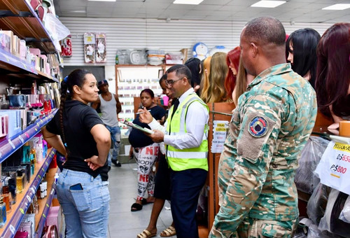AUTORIDADES LABORALES IDENTIFICAN IRREGULARIDADES EN 101 COMERCIOS CHINOS Y PARALIZAN LAS OPERACIONES DE 24
