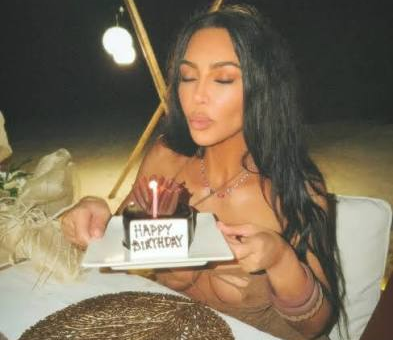 Kim Kardashian celebra su cumpleaños rodeada de lujo, familia y detalles espectaculares