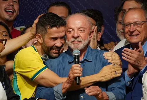 El ejército digital de 10 millones de personas en WhatsApp que impulsó la victoria de Lula.