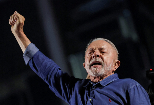 LULA, SOBRE LA SALIDA DE FLÁVIO BOLSONARO A EE. UU.: “QUIEN SALE ESCONDIDO DE SU PAÍS, DEBE ALGUNA COSA”