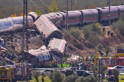 Trágico choque de trenes en España deja 64 fallecidos y 80 heridos