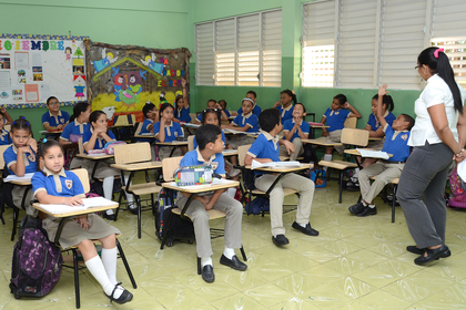 ESTUDIANTES REGRESAN A LAS AULAS TRAS LEVANTAMIENTO DE LA ALERTA AMARILLA