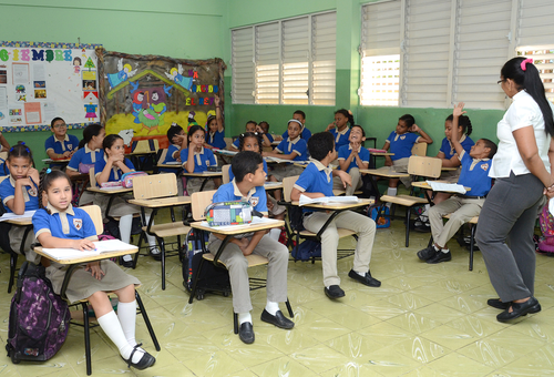 ESTUDIANTES REGRESAN A LAS AULAS TRAS LEVANTAMIENTO DE LA ALERTA AMARILLA