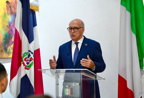 Embajada de Italia otorga becas a 20 agentes de POLITUR para fortalecer la atención a visitantes italianos