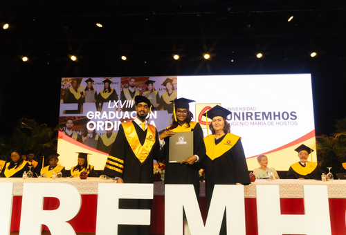 UNIREMHOS gradúa 598 profesionales y llama a fortalecer la prevención de inundaciones