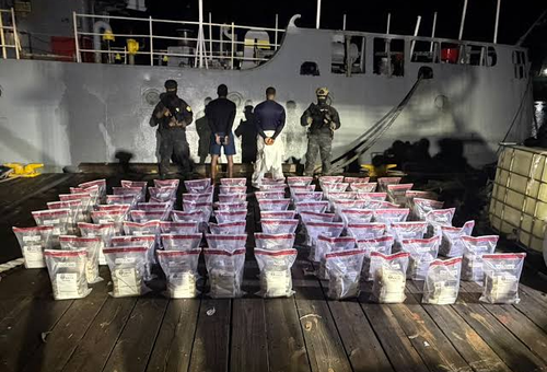 Ocupan 389 paquetes de presunta cocaína durante operativo marítimo en Baní